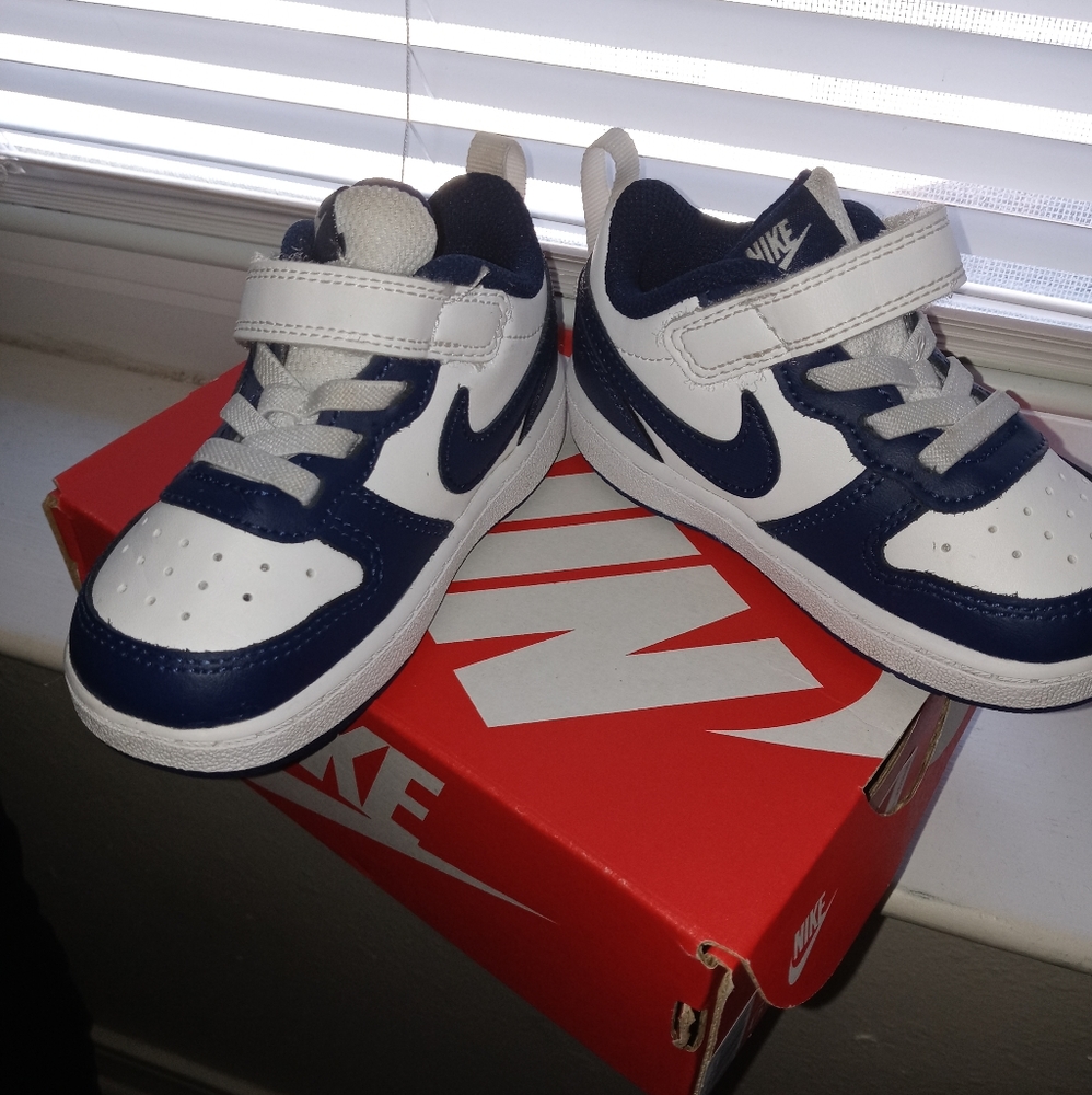 Nike Court Borough Low 2